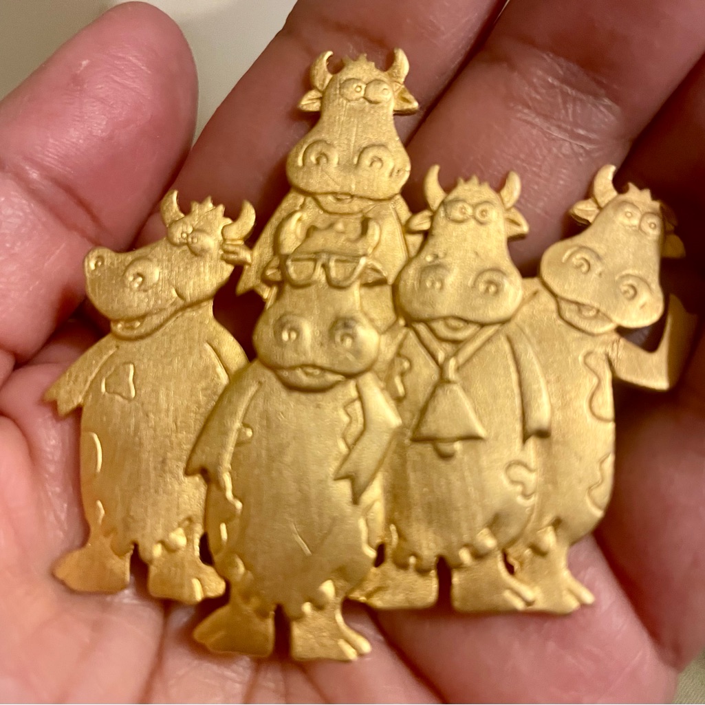 Jj Gold Cow Family Pin - Cute Cluster Brooch 15$